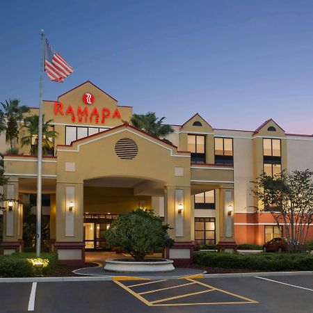 Ramada By Wyndham Suites Orlando Airport- Free Airport Shuttle Kültér fotó