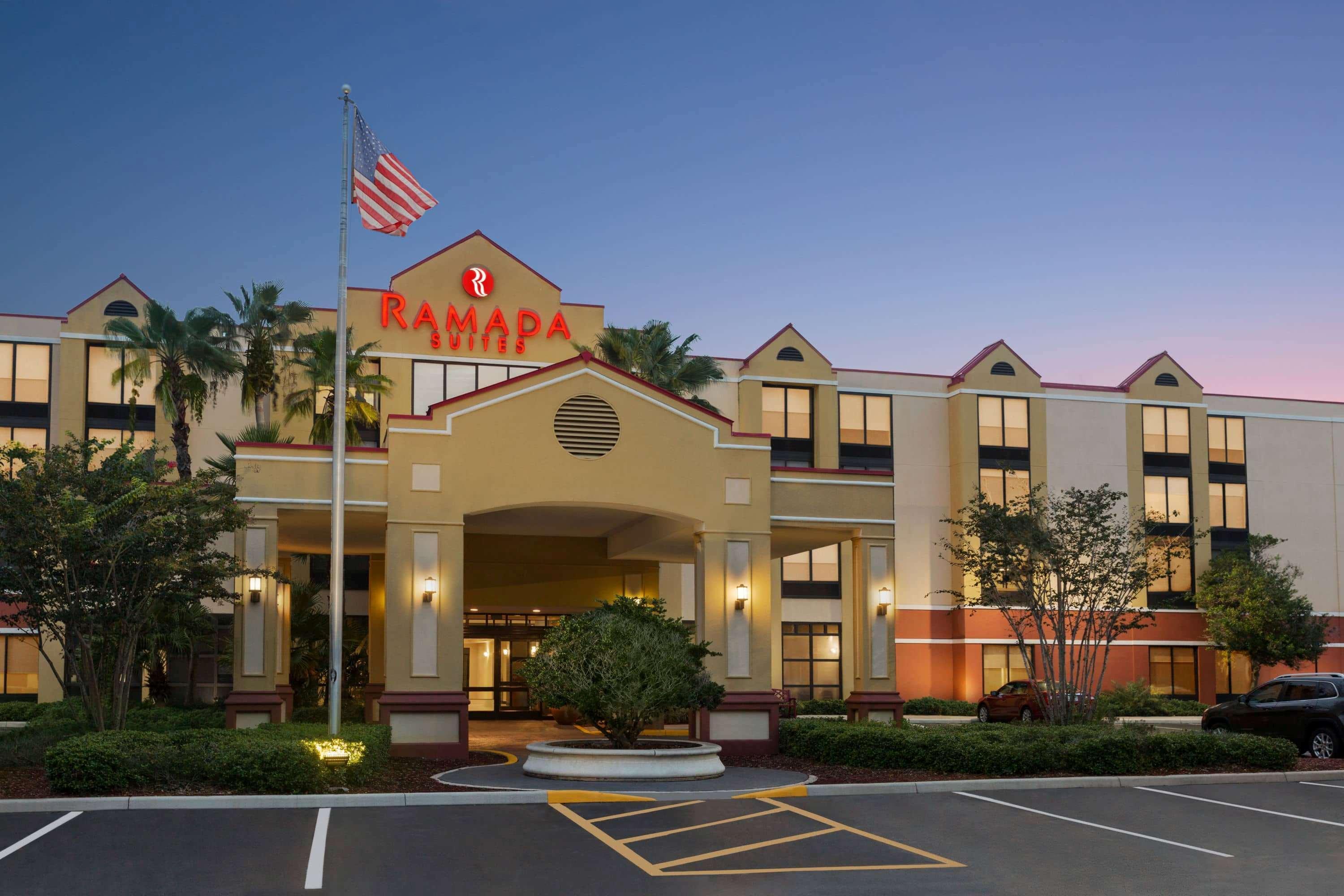 Ramada By Wyndham Suites Orlando Airport- Free Airport Shuttle Kültér fotó