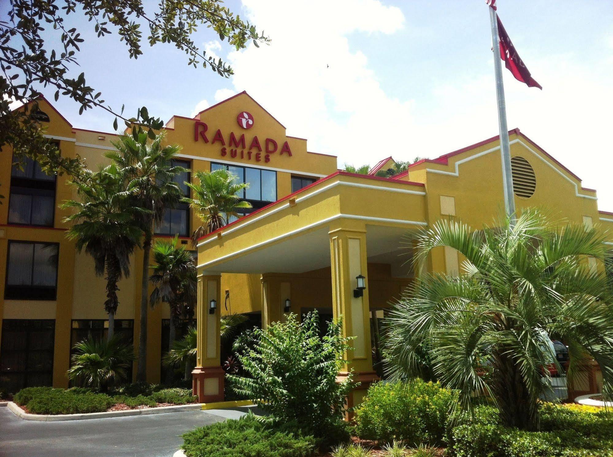 Ramada By Wyndham Suites Orlando Airport- Free Airport Shuttle Kültér fotó